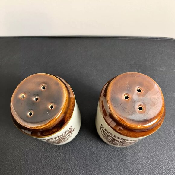California Salt and Pepper Vintage Ceramic Shaker Set - Picture 2 of 3